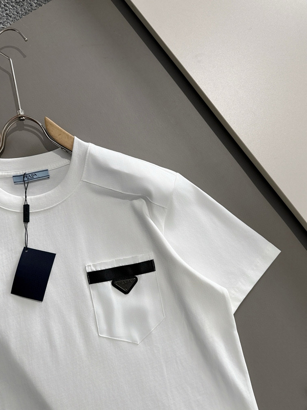 ブランドTシャツ側面デザイン